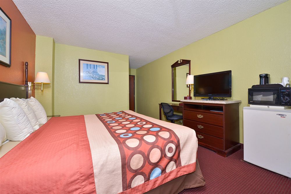 Super 8 By Wyndham Brunswick/St Simons Island Area Hotel Exterior photo