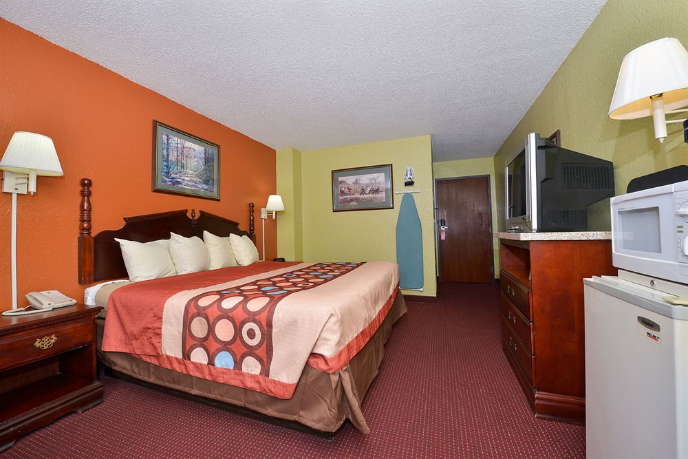 Super 8 By Wyndham Brunswick/St Simons Island Area Hotel Exterior photo