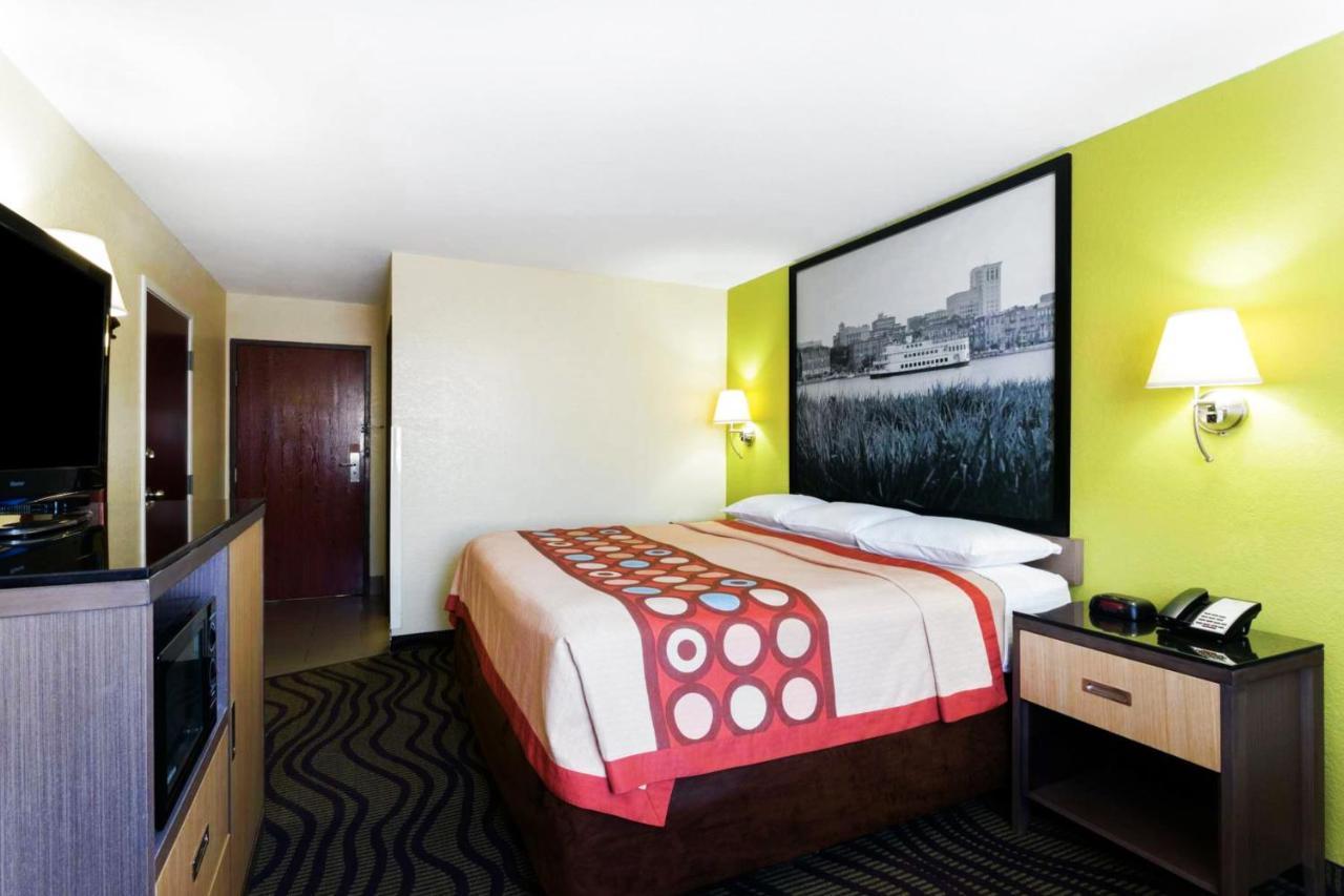 Super 8 By Wyndham Brunswick/St Simons Island Area Hotel Exterior photo